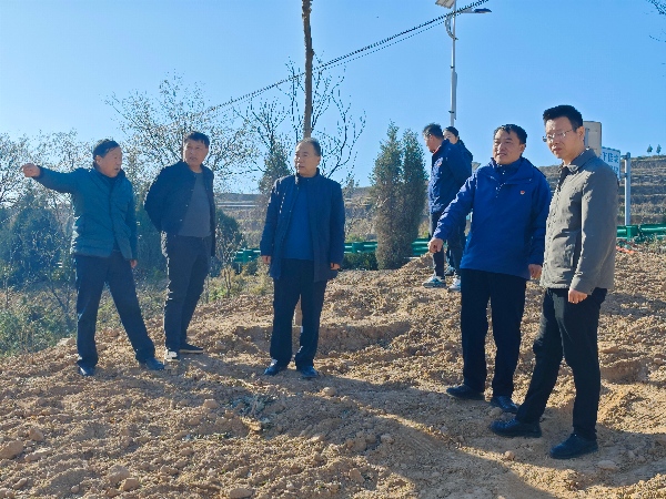 12月3日 集團(tuán)公司黨委委員、紀(jì)委書(shū)記王社教深入阿蘭寨督導(dǎo)檢查鄉(xiāng)村振興工作 (2)(1).jpg